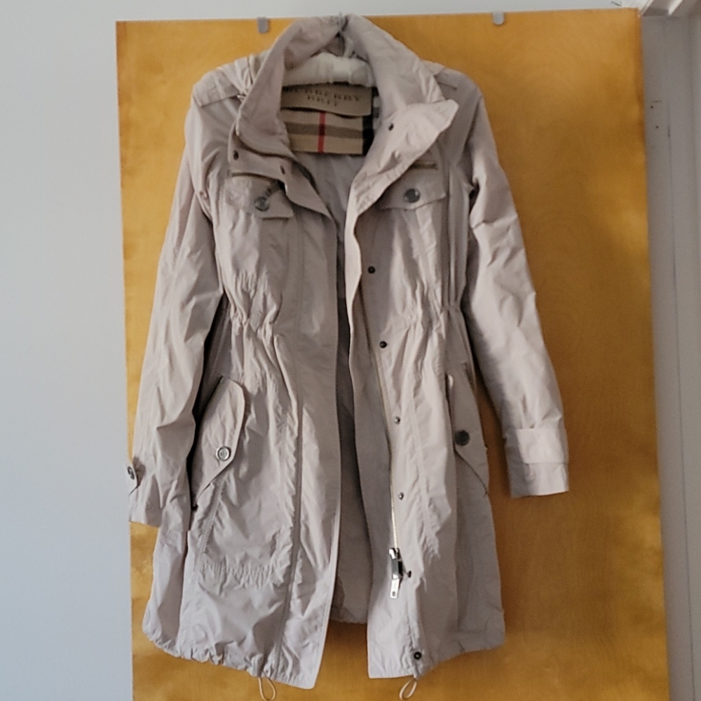 𝙱𝚄𝚁𝙱𝙴𝚁𝚁𝚈 𝚁𝙰𝙸𝙽 𝙲𝙾𝙰𝚃 🖤